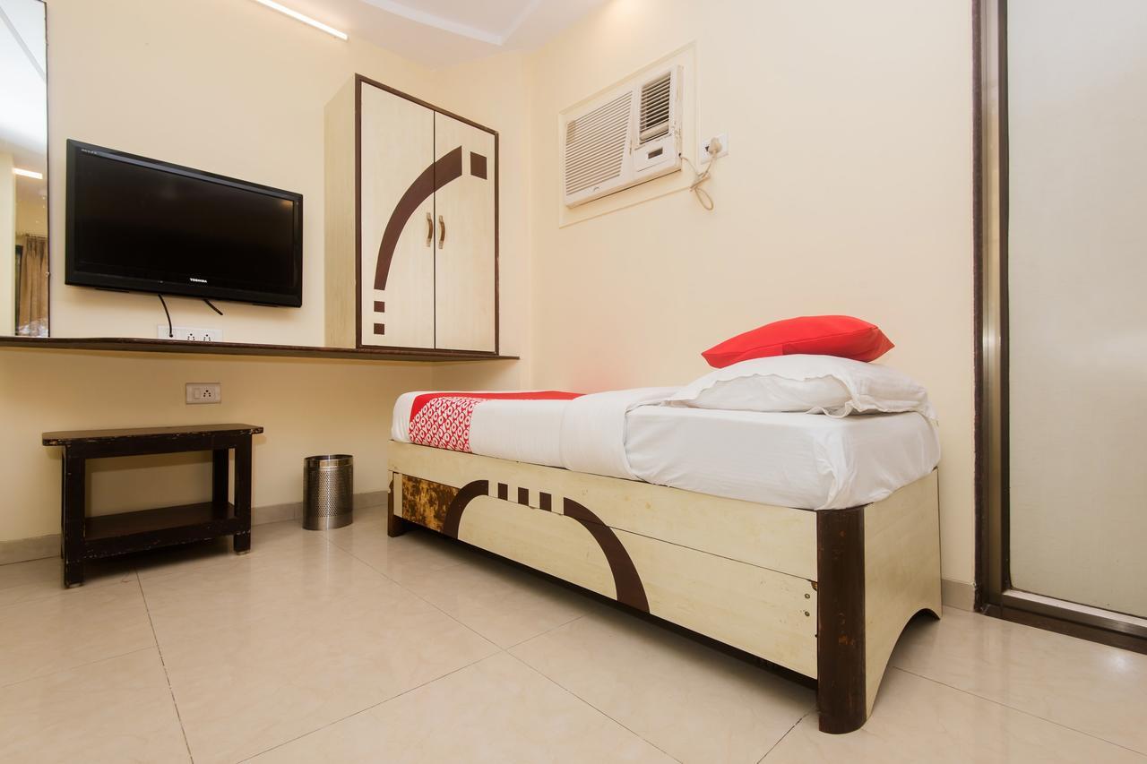 Hotel Kalpana Palace, Мумбаи Экстерьер фото